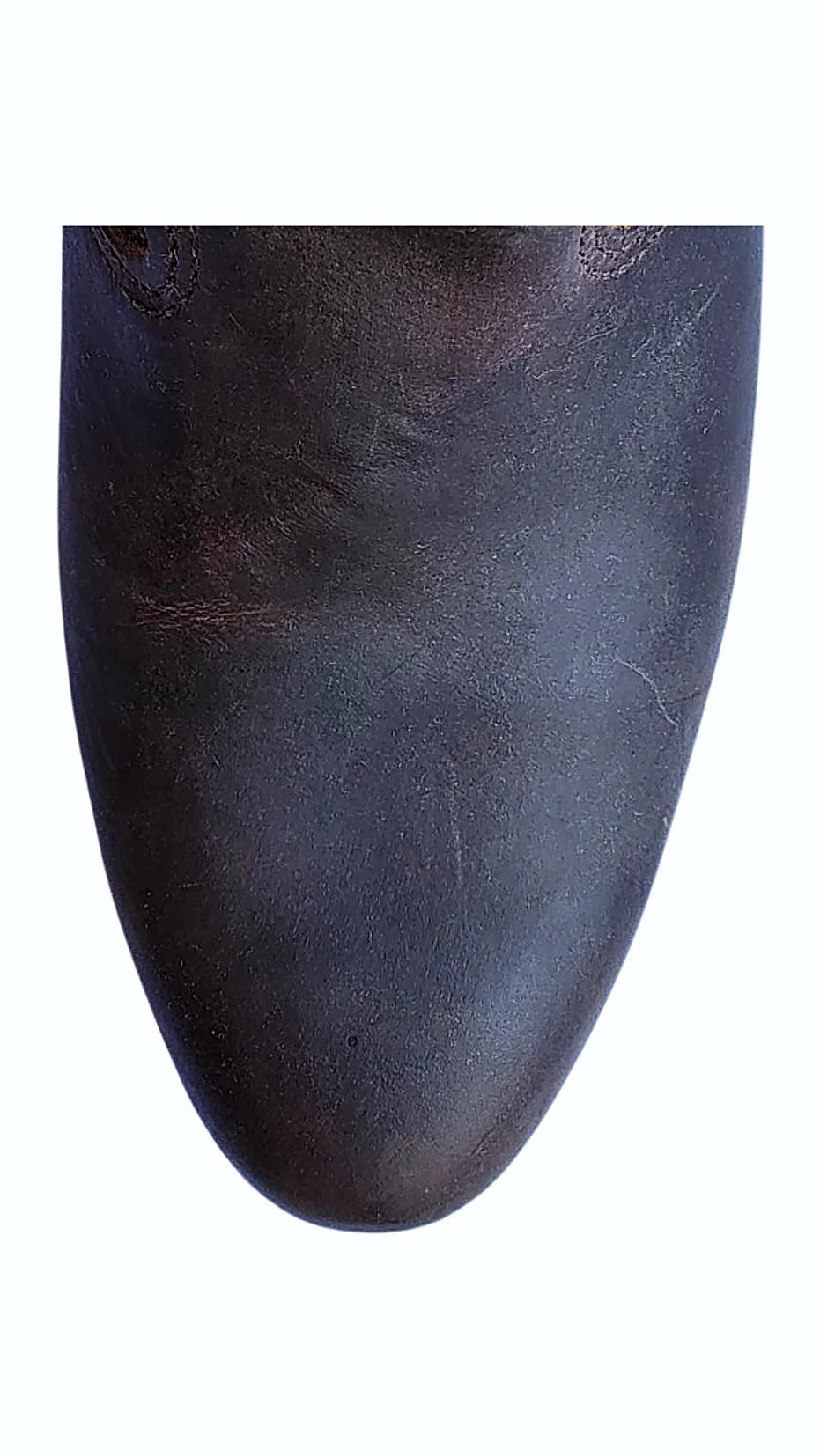 Pull-on western boot with a rounded toe box