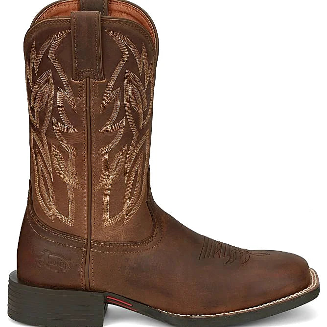 Full grain leather boot with a woven lining