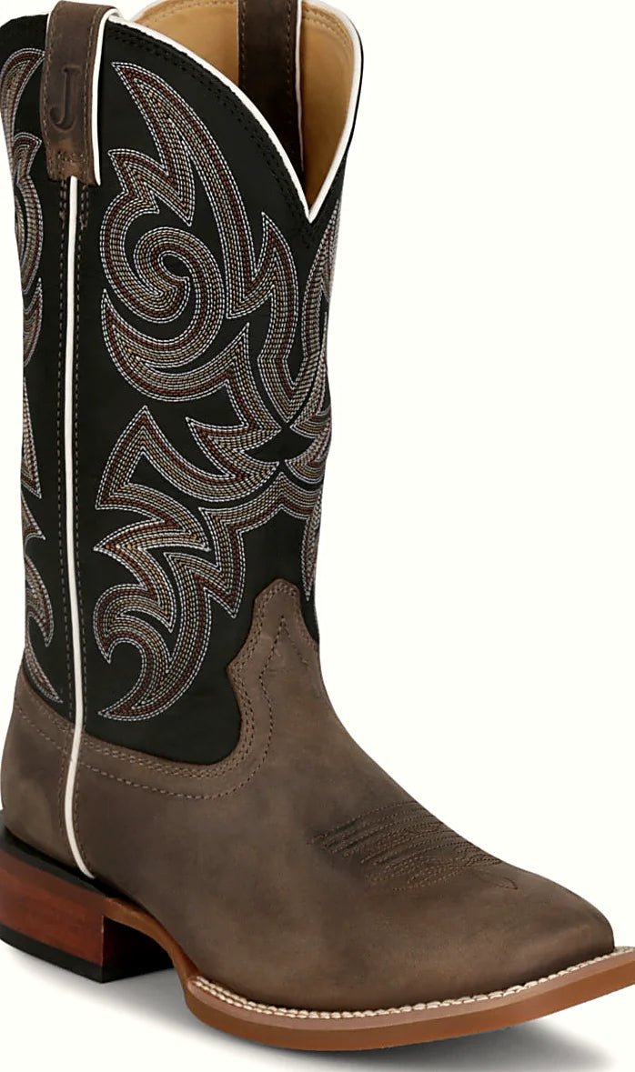 Square toe western boot with a plain shaft