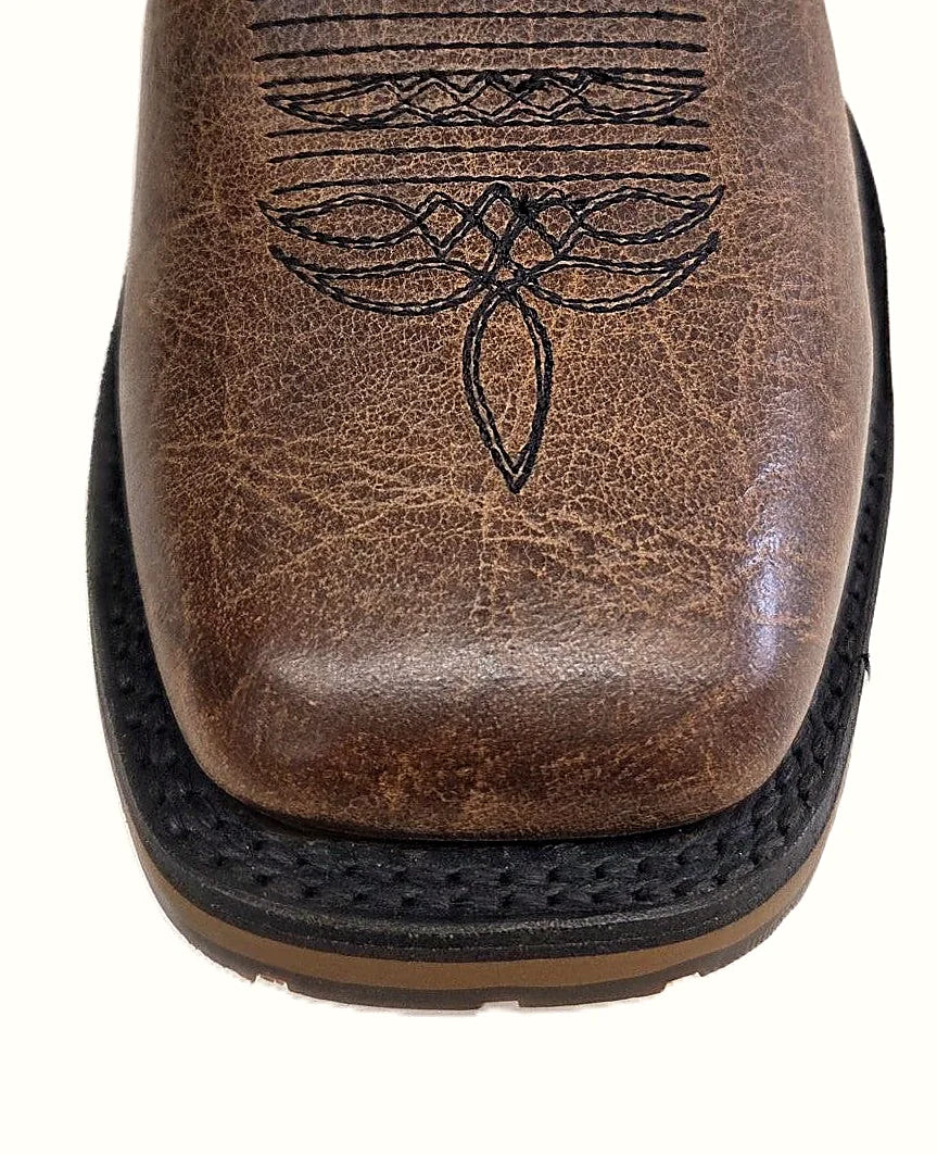 Square toe boot with a plain shaft